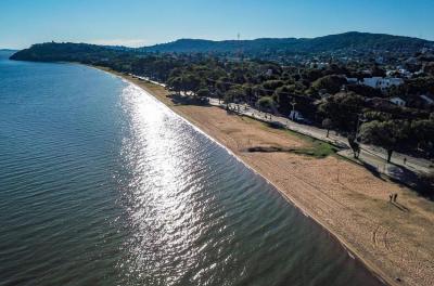 Ordem de início das obras de revitalização do calçadão de Ipanema e reurbanização dos canteiros da Avenida Guaíba. A orla será totalmente reformada com conserto do passeio e criação de espaços adicionais de contemplação, instalação de novos bancos e lixeiras, colocação de novas churrasqueiras, revitalização de playgrounds localizados no trecho, construção de rampas de acesso, entre outras obras de recuperação do espaço. 