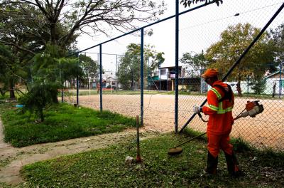 Prefeitura divulga serviços de corte de grama e limpeza de praças 