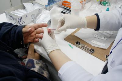 Testes de HIV, sífilis e hepatites estão disponíveis nas unidades de saúde 