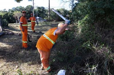 Prefeitura divulga serviços de corte de grama e limpeza de praças nesta sexta-feira