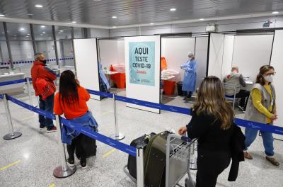 Mais de 4,3 mil pessoas são testadas no controle sanitário do aeroporto