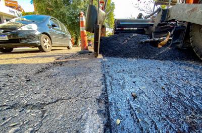 Prefeitura inicia recuperação do asfalto na avenida Nilo Peçanha 