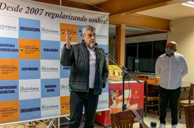 Prefeito Sebastião Melo discursa em ato de entrega de matrículas na zona sul