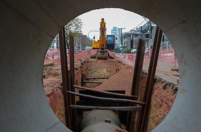 Prefeitura monitora andamento das obras de macrodrenagem na Nilo Peçanha