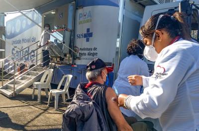 Vacinação na região Cruzeiro marca cinco meses de ações na unidade móvel