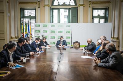 Drenagem e marco regulatório pautam encontro de Melo com secretário nacional de Saneamento