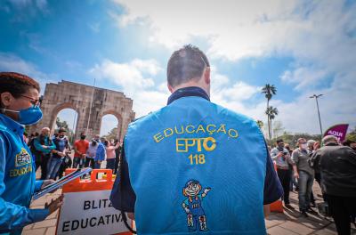 Semana Nacional de Trânsito: EPTC realiza blitz educativa com motociclistas