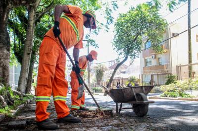 Prefeitura executa capina e roçada em 101 vias nesta semana