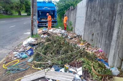 DMLU retira cerca de 40 toneladas de resíduos de foco de lixo no bairro Sarandi