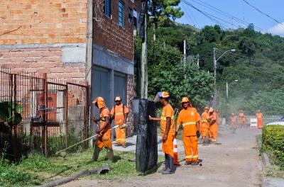 Prefeitura executa capina e roçada em 126 vias nesta semana