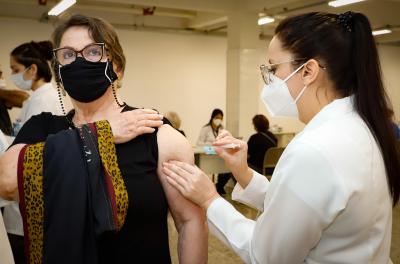 Capital terá vacinação contra a Covid-19 em 52 pontos nesta segunda-feira