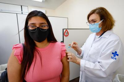 Covid-19: Capital mantém vacinação para público em geral e médicos neste fim de semana