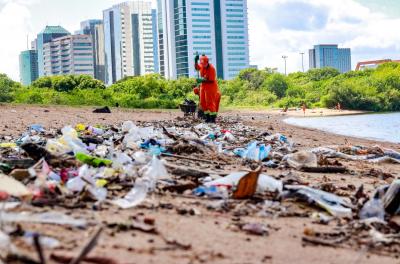 Prefeitura realiza mutirão de limpeza no trecho 2 da Orla 