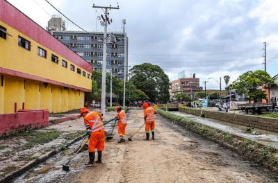 DMLU retira 27 toneladas de entulho das vias após transbordamento do arroio Sarandi