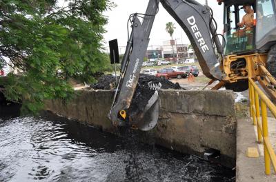 Dmae inicia limpeza e manutenções no arroio do bairro Sarandi