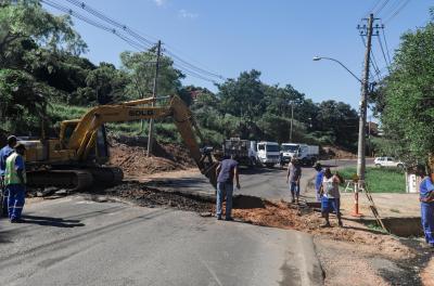 Equipes da SMSUrb concluíram instalação de tubulação na Av. Vicente Monteggia durante o fim de semana