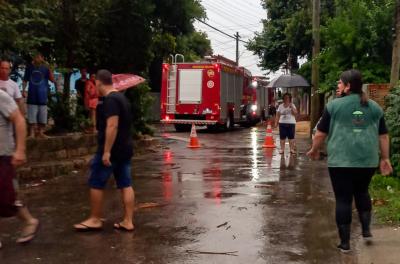 Equipes da prefeitura trabalham para minimizar efeitos da chuva