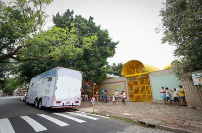 Vacinação infantil Covid-19 unidade móvel