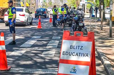 EPTC realiza blitz educativa para a prevenção de acidentes