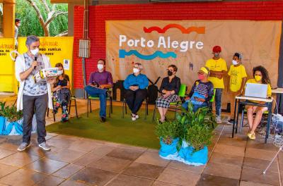 Abertura de cápsula do tempo marca os 30 anos da escola Saint Hilaire