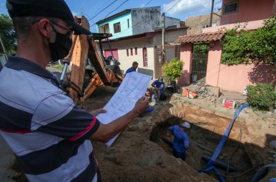 Dmae interliga redes de água no bairro Farrapos