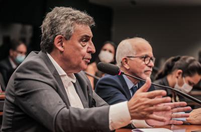 Mobilização de prefeitos conquista avanço com aprovação de relatório da PEC da educação
