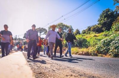 Prefeito vistoria serviços de alargamento da avenida Vicente Monteggia