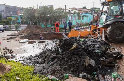 Dmae realiza serviço emergencial em rede pluvial no bairro Bom Jesus