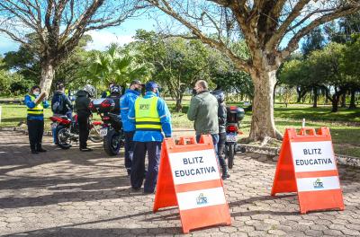 Blitz educativa para conscientização do movimento Maio Amarelo