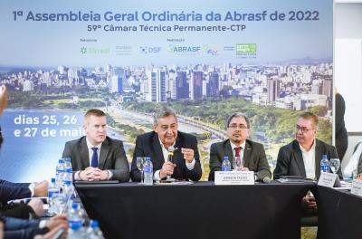 Melo defende redução da carga tributária dos municípios na Assembleia da Abrasf em Porto Alegre