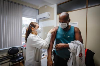 Prefeitura mantém vacinação contra gripe até fim de estoque de vacinas