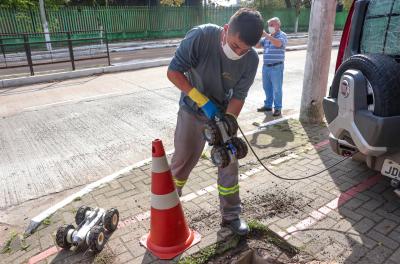 Dmae já inspecionou 13 quilômetros de redes de drenagem com robôs adaptados