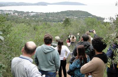 Participantes fizeram a trilha do Morro do Osso