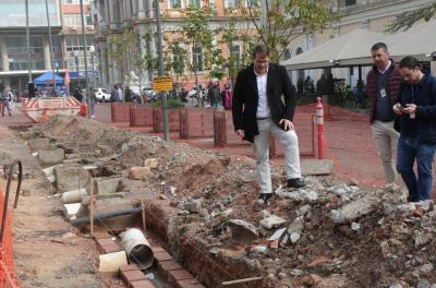 Obras de revitalização do chafariz do Largo Glênio Peres seguem em andamento