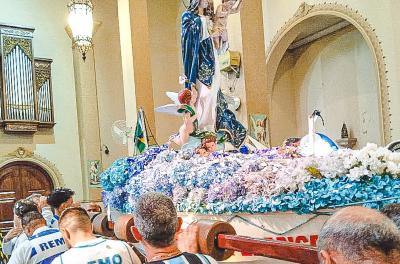 Imagem de Nossa Senhora dos Navegantes é levada à igreja do Rosário