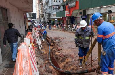 Obras do Dmae interrompem abastecimento para região central na quarta-feira
