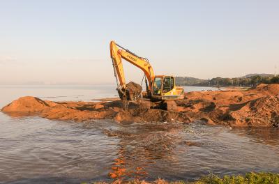 Dragagem da foz do arroio Capivari, na beira de Ipanema