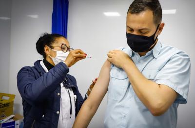 Veja o serviço de vacinação contra a Covid e a gripe para terça-feira