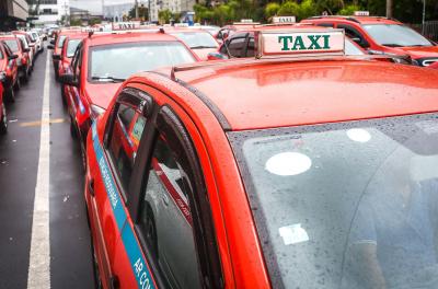 Taxistas poderão escolher seu ponto fixo em sorteio