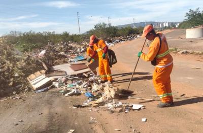 DMLU retira 60 toneladas de resíduos da avenida Severo Dullius