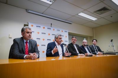 Prefeito vai ao Ministério Público construir acordo para gratuidade no transporte neste domingo