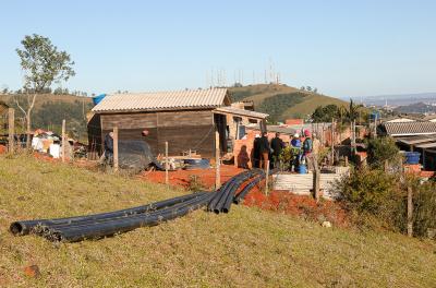 Dmae está executando obra em redes de esgoto no Morro da Cruz