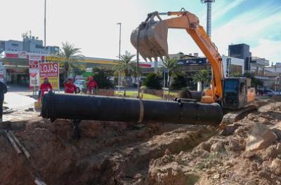 Obra da Adutora Ouro Preto finaliza passagem de tubulação sob avenida Assis Brasil