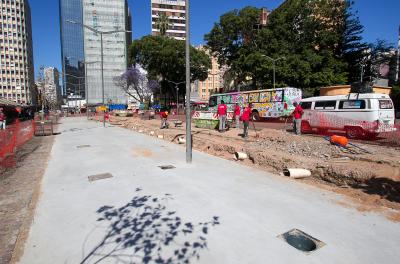 Dmae avança obra do chafariz em frente ao Mercado Público