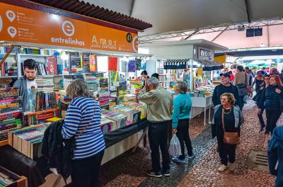 Grande presença do público é destaque neste início de Feira do Livro