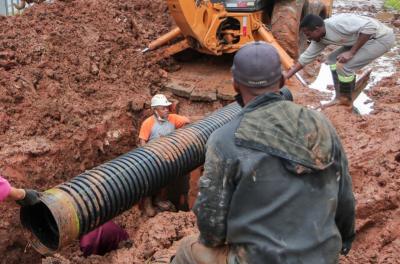 Dmae executa obra de esgoto pluvial na avenida dos Industriários a partir desta segunda