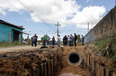 Melo visita a locais de porto alegre que precisam de obras de drenagem