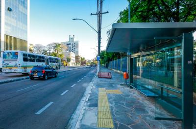 Porto Alegre já dispõe de 75 abrigos de ônibus novos instalados 