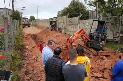 Extensão de redes de água no Morro da Cruz teve 50% das obras executadas pelo Dmae