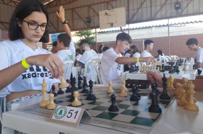 Mais de cem alunos participam de torneio de xadrez em escola de Porto Alegre